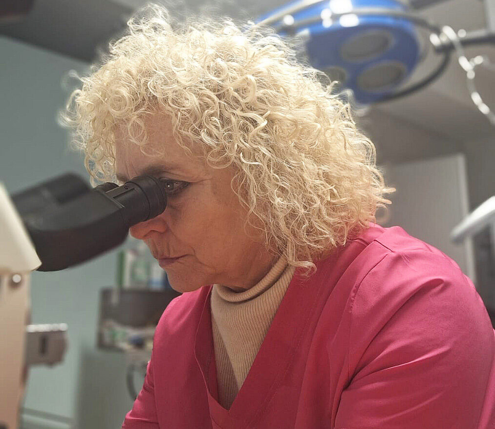 Microscopio in laboratorio